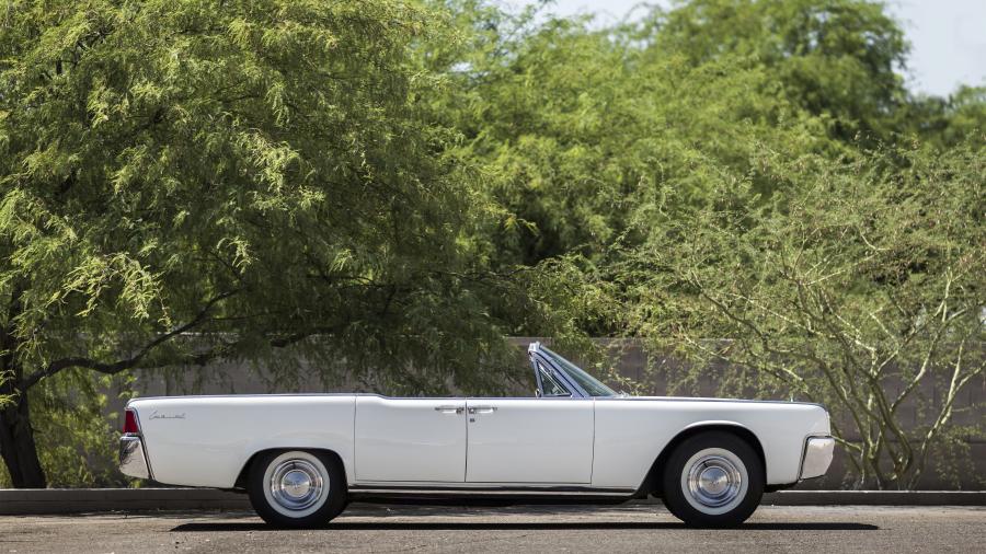  Lincoln Continental Convertible (74A) 1961 года  (фото 14 из 30)
